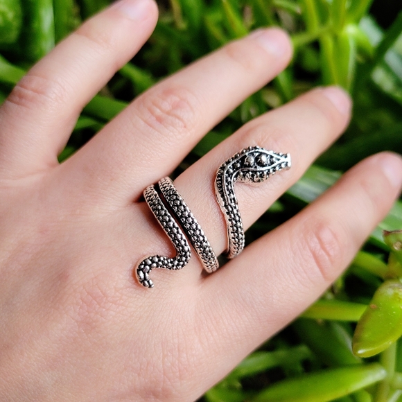 New Classic Silver Snake Ring - Picture 2 of 8